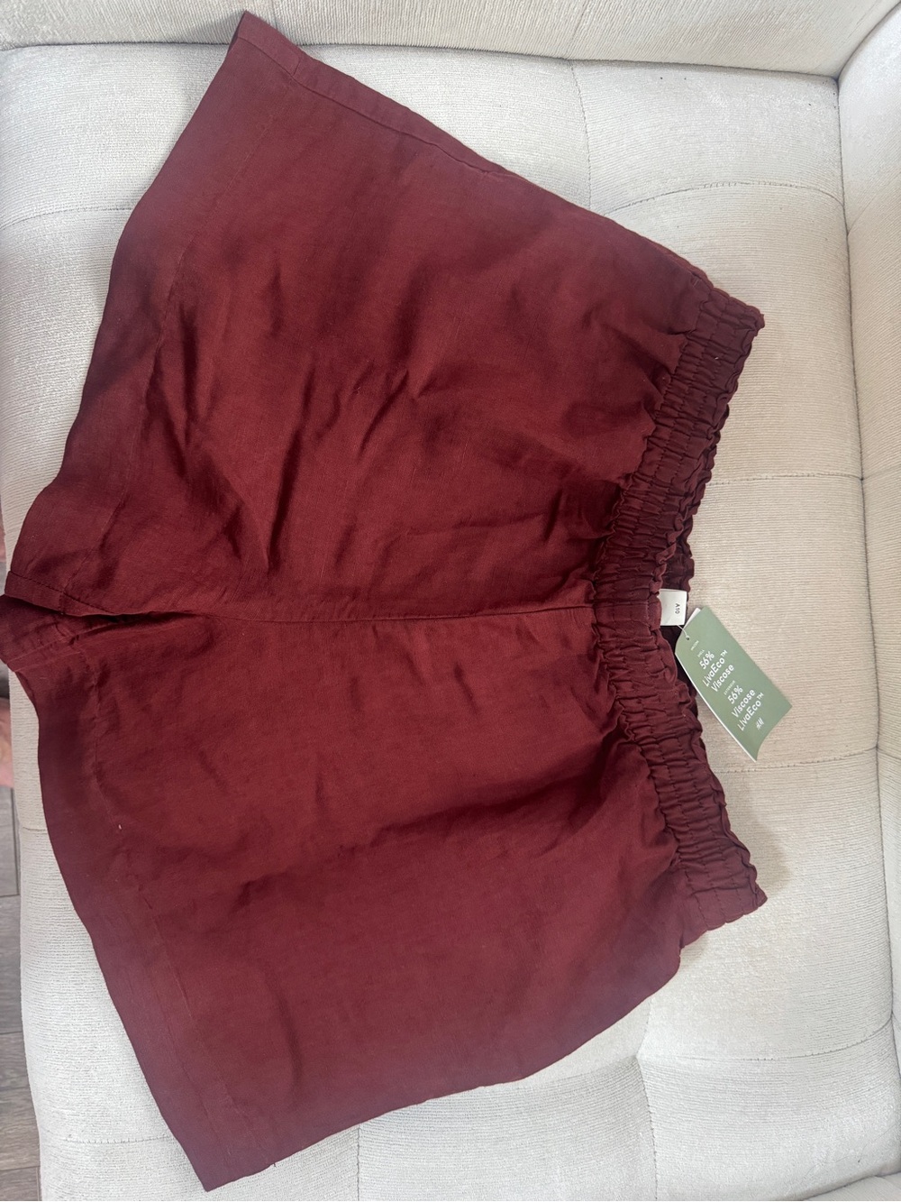 H&M High-Waist Elastic Linen-Blend Shorts in Burgundy